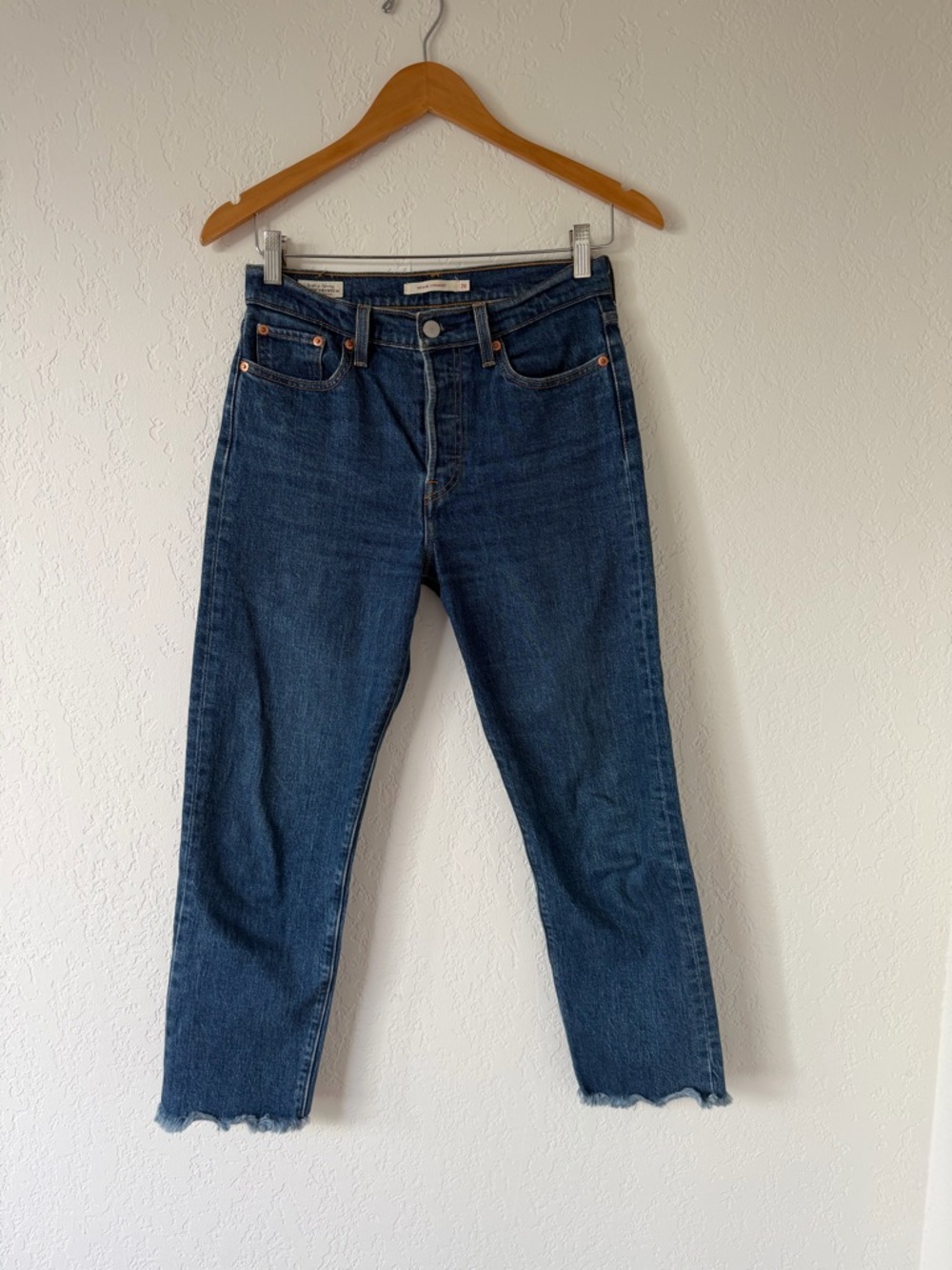Levi’s Wedgie Straight leg jeans with high rise.